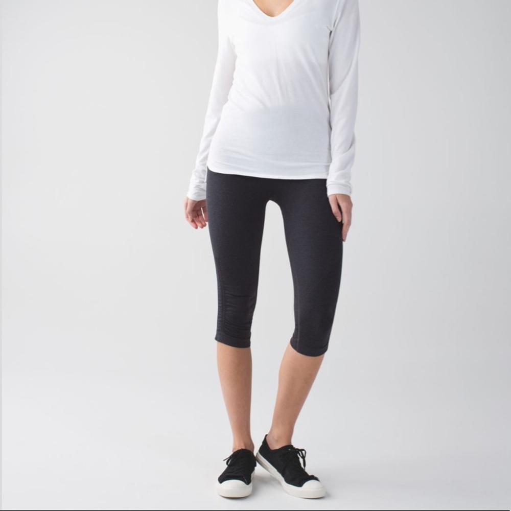 Lululemon In The Flow Cropped legging. Worn once.